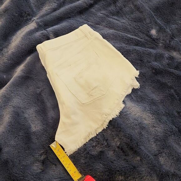 White button fly Free People jean shorts size 27! - Picture 12 of 13